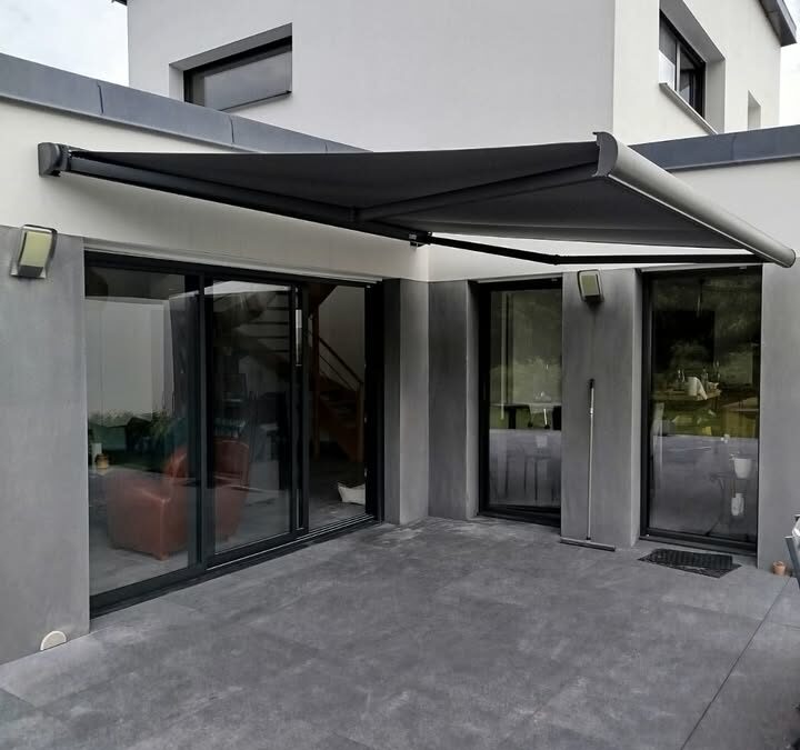 🏡 Transformez Votre Terrasse avec Notre Store Banne Coffre COMPACTO…