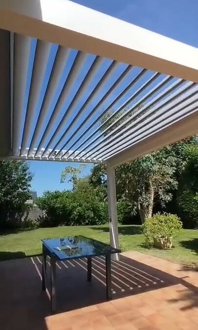 Découvrez la pergola bioclimatique Lily de chez Maison Cadiou  ✨🌿…